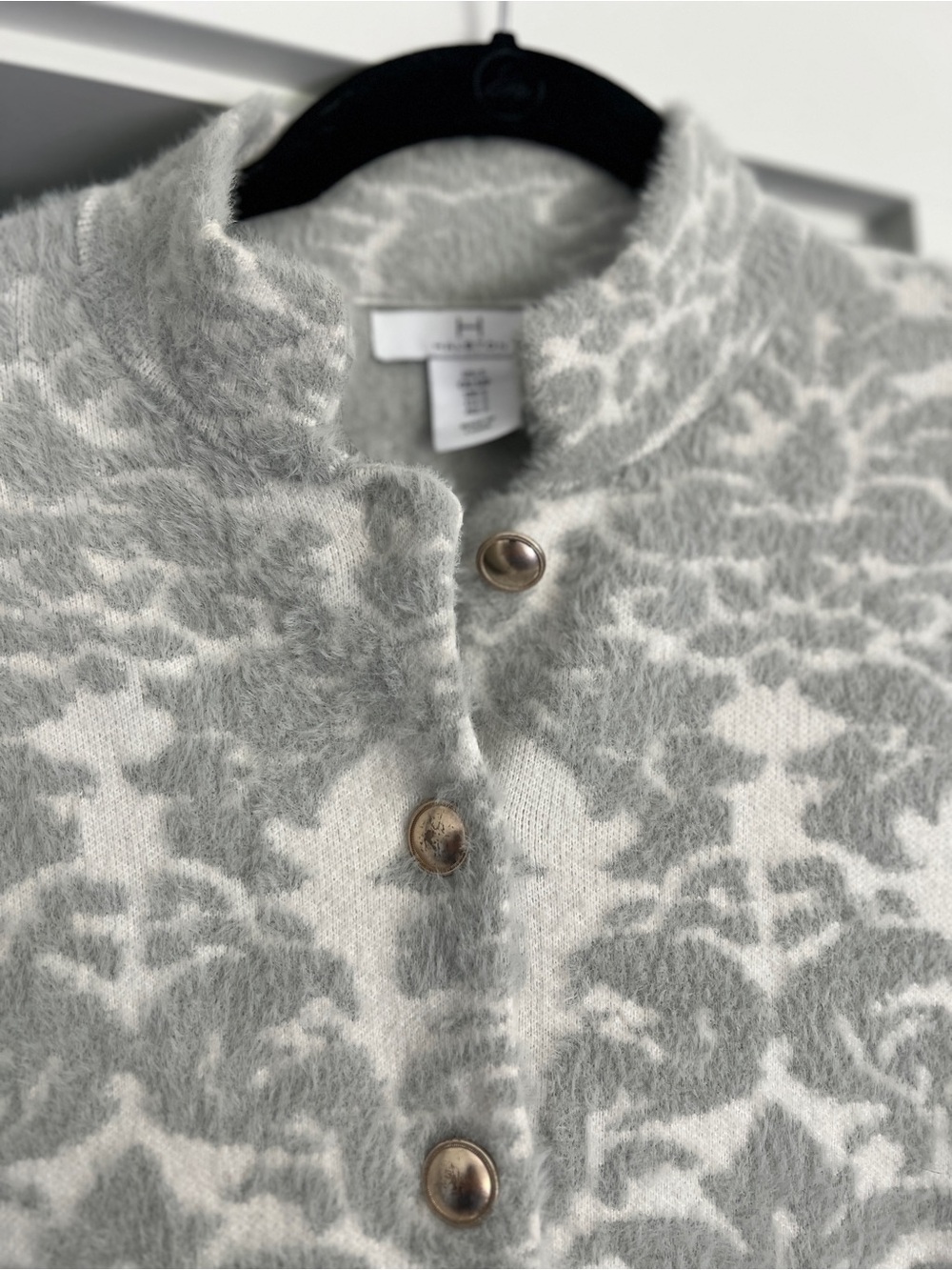 Soft Floral Open Coatigan in Light Gray and Cream - Picture 4 of 7